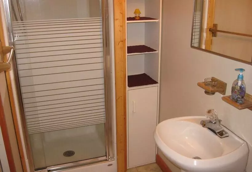 Majatalo Pinewood Guesthouse