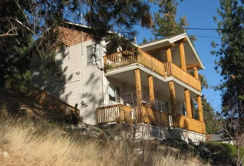 Majatalo Pinewood Guesthouse