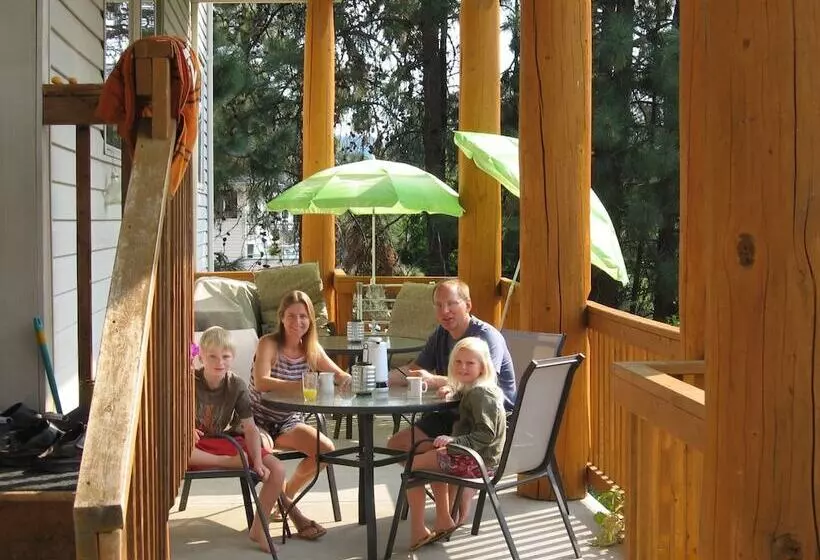 Majatalo Pinewood Guesthouse