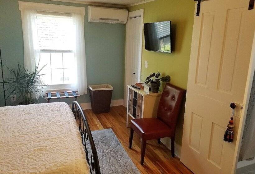 The Blackberry Inn Bed & Breakfast