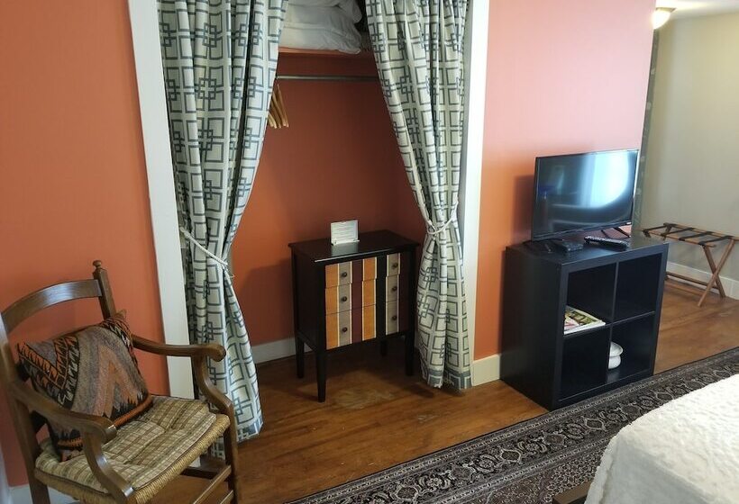 The Blackberry Inn Bed & Breakfast