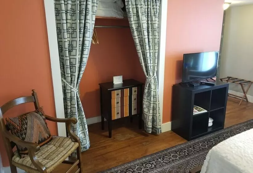 The Blackberry Inn Bed & Breakfast