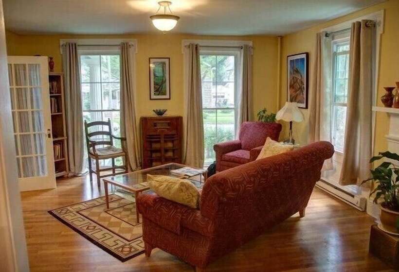 The Blackberry Inn Bed & Breakfast