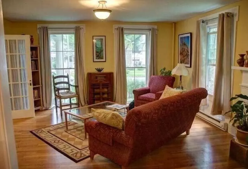 The Blackberry Inn Bed & Breakfast