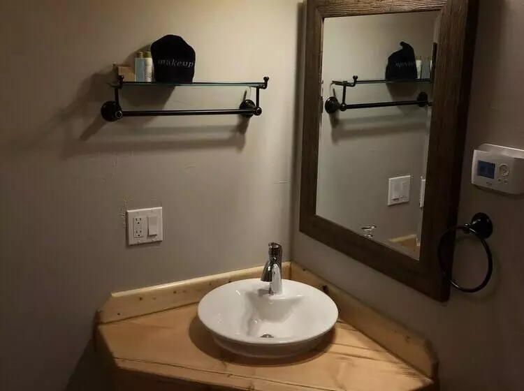 The Historic Madison Hotel Motel