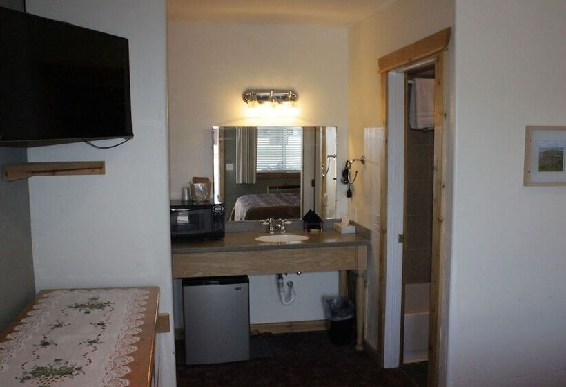 The Historic Madison Hotel Motel