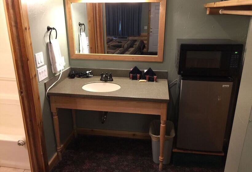 The Historic Madison Hotel Motel