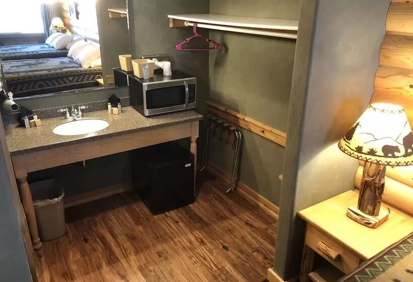 The Historic Madison Hotel Motel