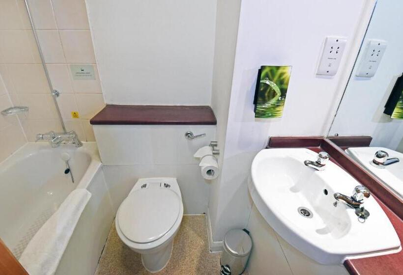 בית מלון כפרי Lea Gate By Greene King Inns