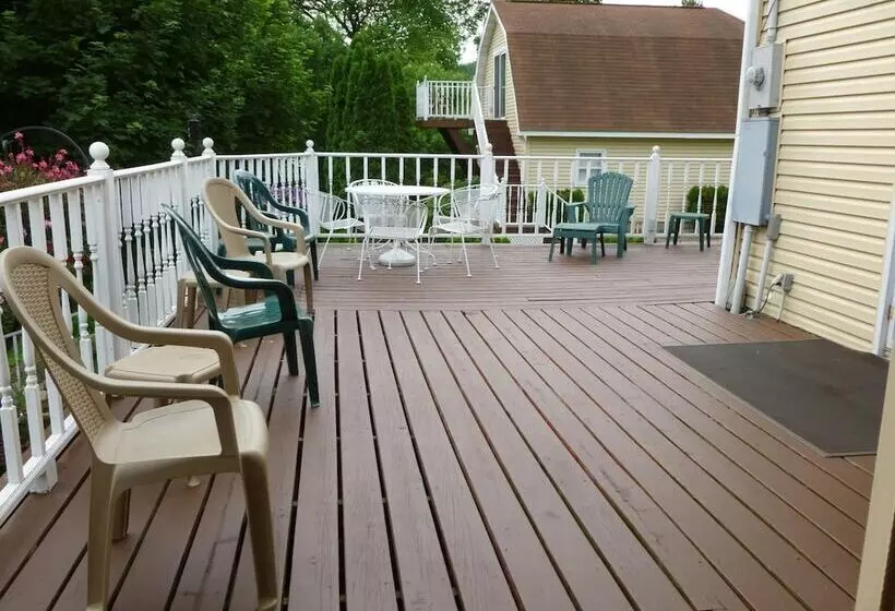 Hotelli Trickling Waters Retreat