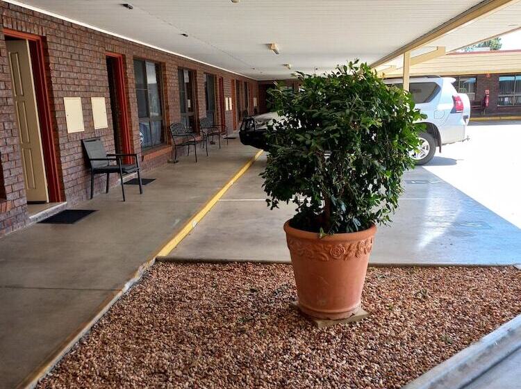 فندق على الطريق Macintyre Motor Inn