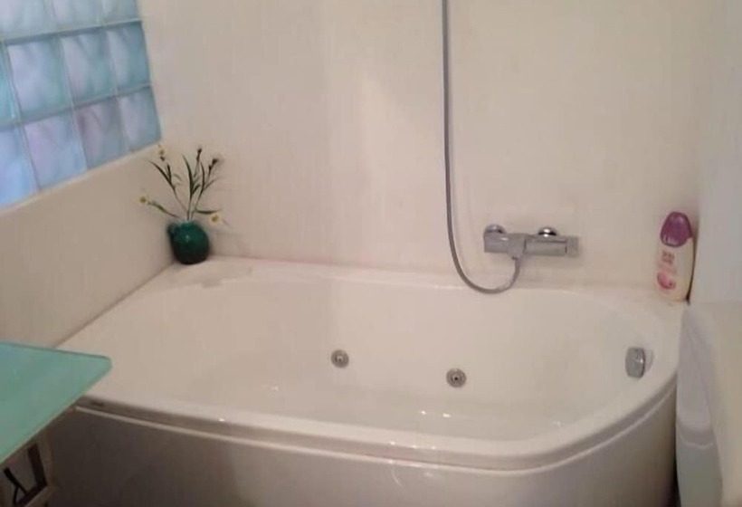 بنسيون Girasole