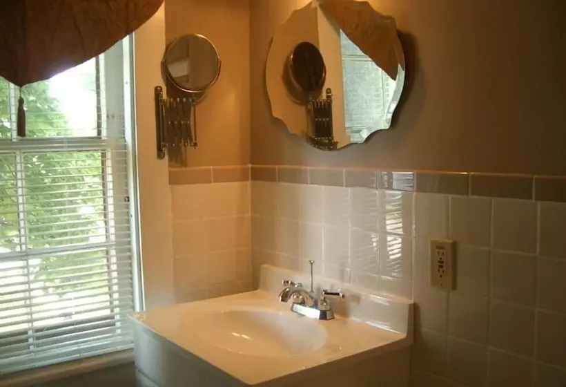 Majatalo Stage Coach Inn