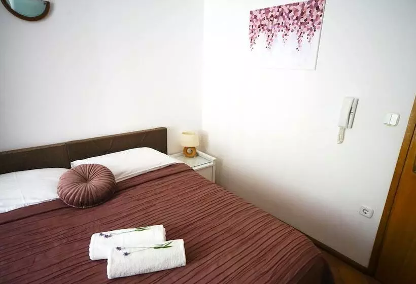 Hotel Apartments And Rooms Degra
