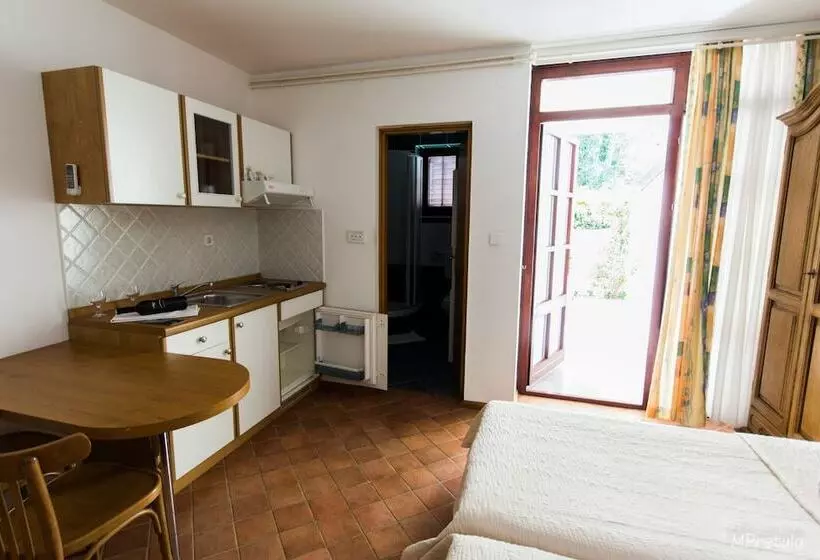 Hotel Apartments And Rooms Degra