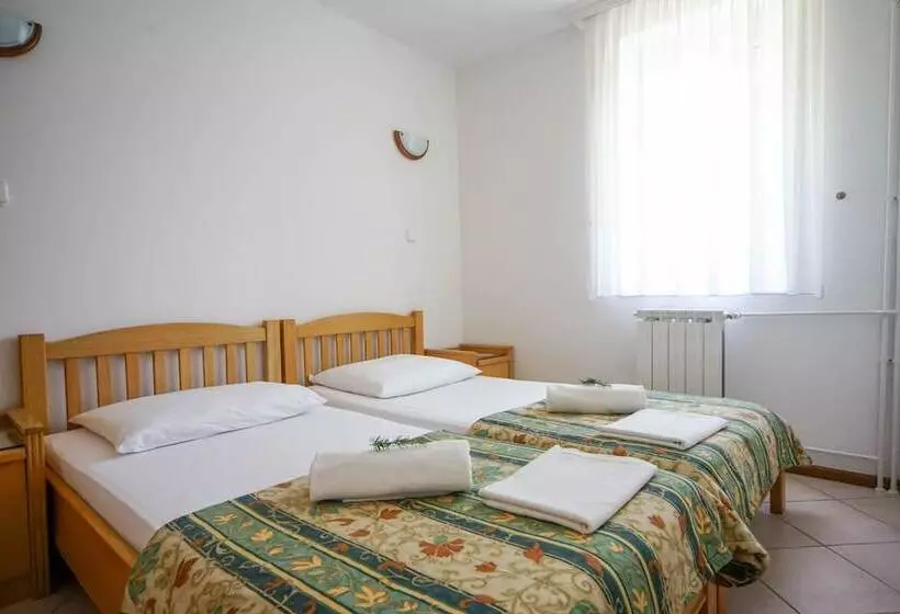 Hotel Apartments And Rooms Degra