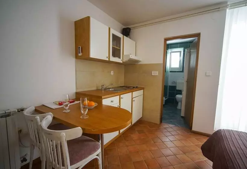 Hotel Apartments And Rooms Degra