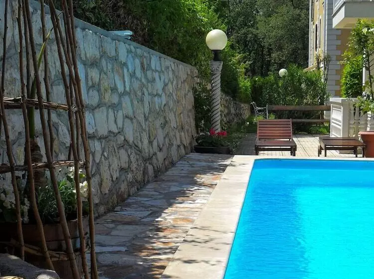 Hotel Apartments And Rooms Degra