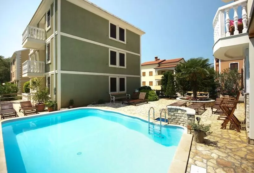 Hotel Apartments And Rooms Degra