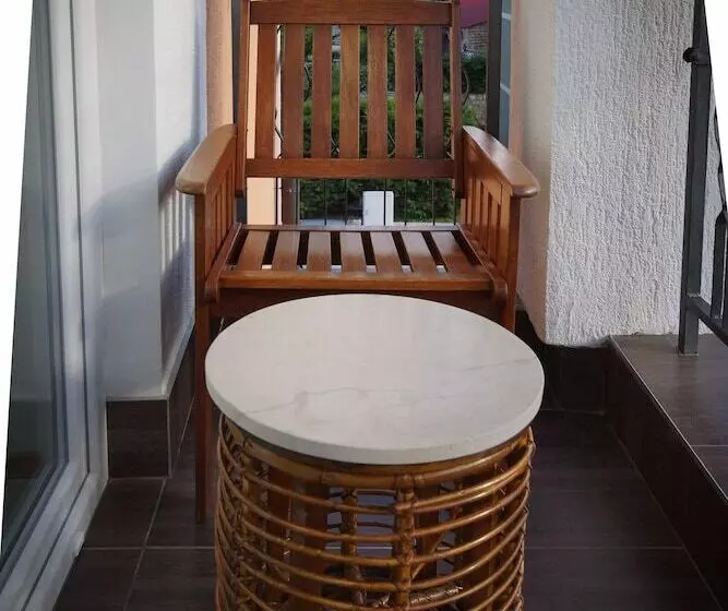 Hotel Apartments And Rooms Degra