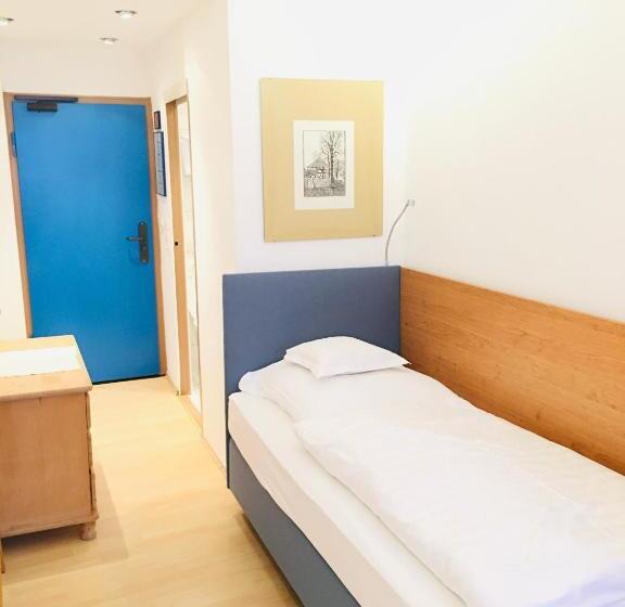 Отель Bairischer Hof