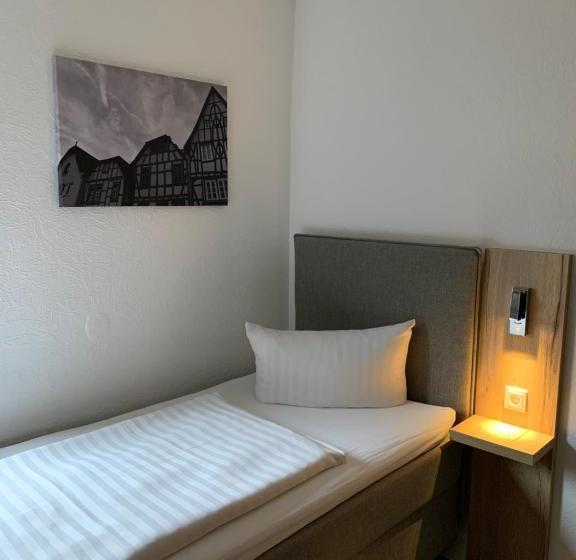 Отель Zur Eisenbahn