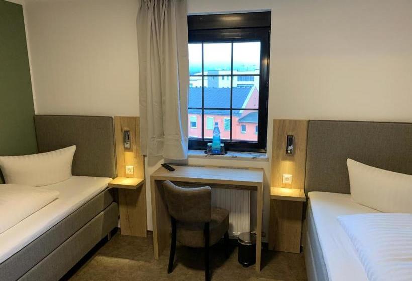 Отель Zur Eisenbahn