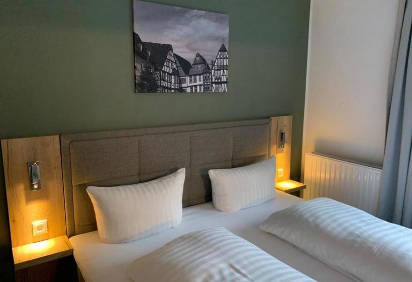 Отель Zur Eisenbahn