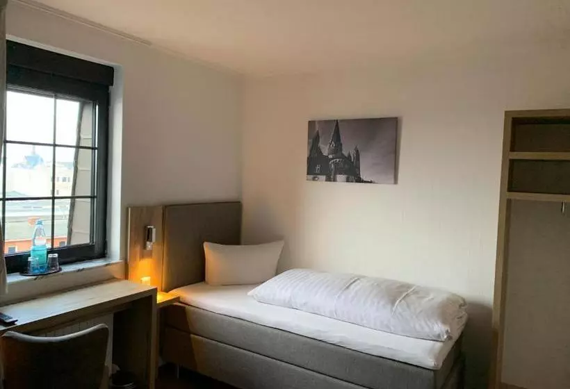 ホテル Zur Eisenbahn