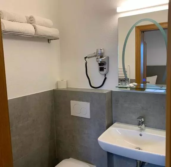 ホテル Zur Eisenbahn