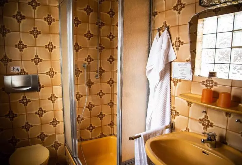 بنسيون Gasthaus Zum Odenwald