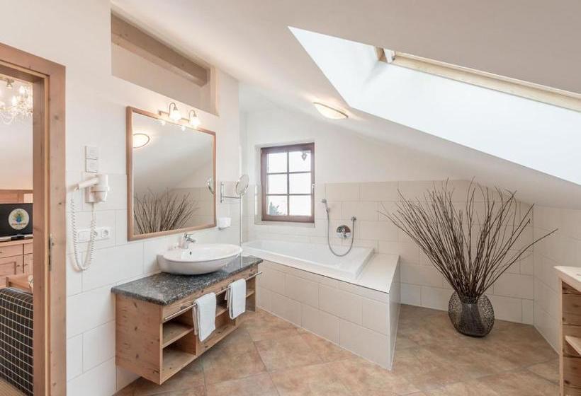 بنسيون Schneiderwirt