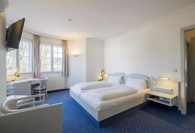 Отель Gautinger Hof