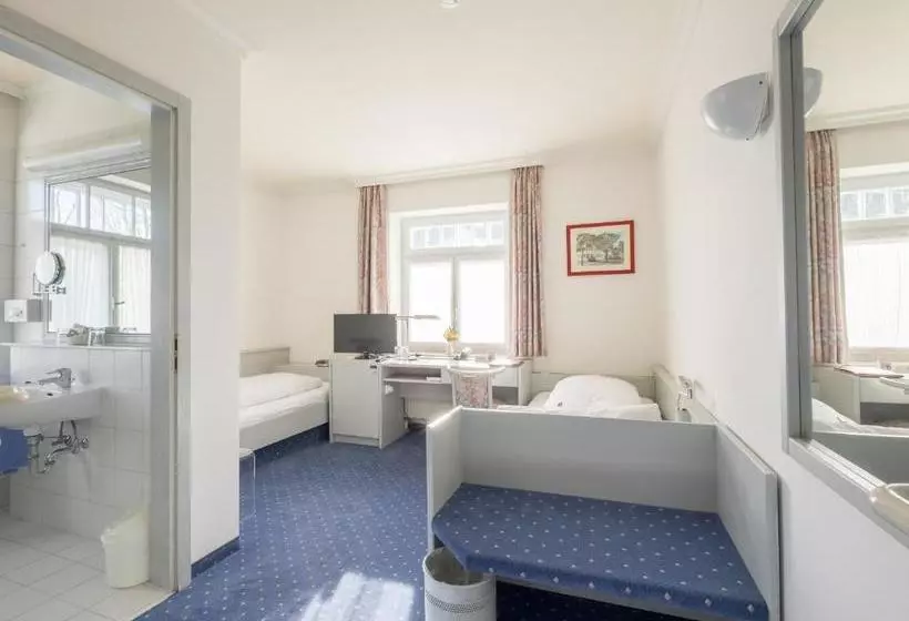 Отель Gautinger Hof