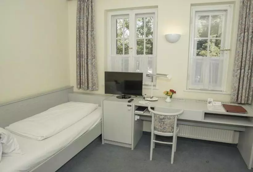 Отель Gautinger Hof