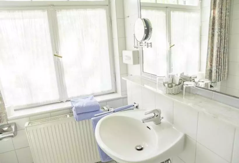 Отель Gautinger Hof