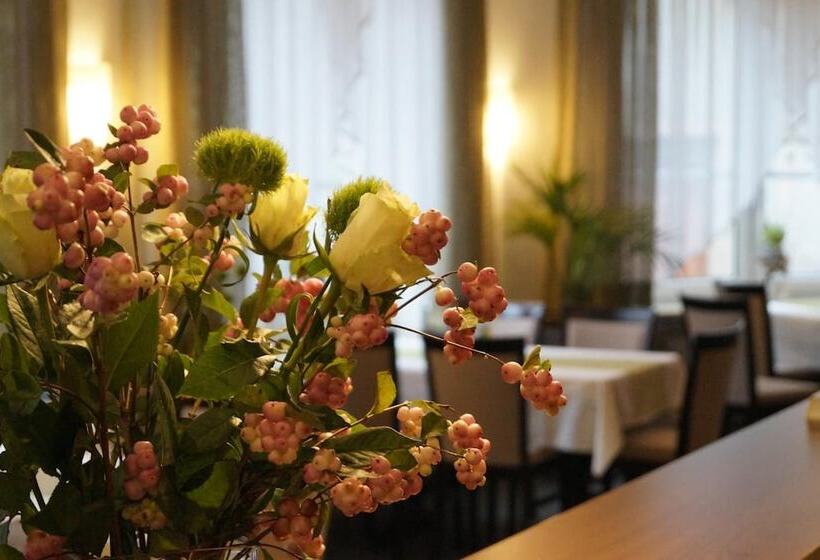 Отель Kronprinz