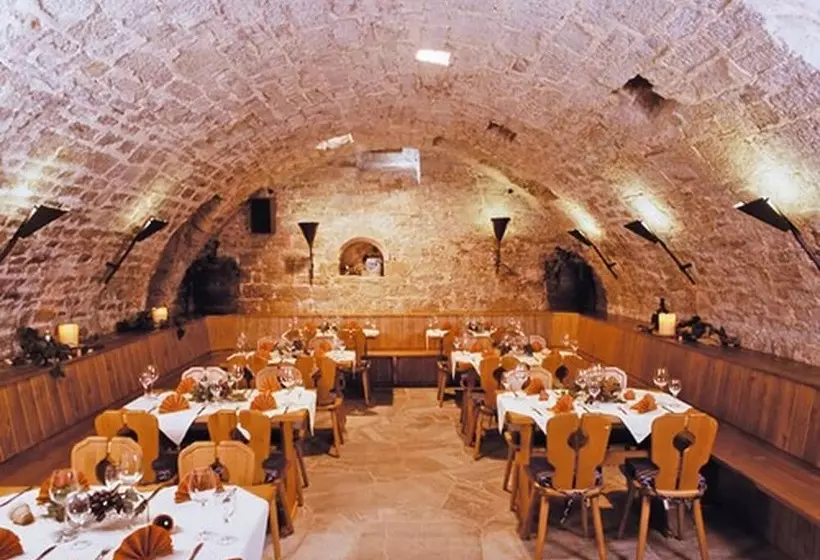 בית מלון כפרי Landhaus Zum Falken