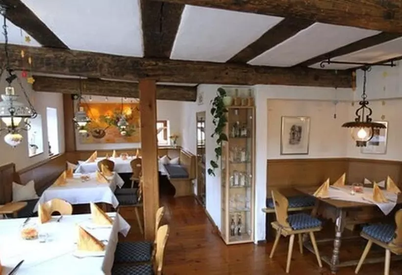 בית מלון כפרי Landhaus Zum Falken