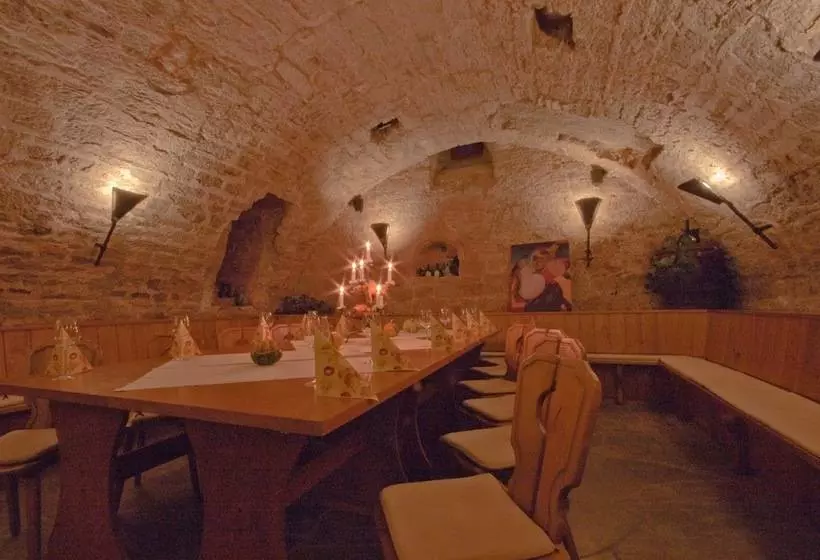 בית מלון כפרי Landhaus Zum Falken