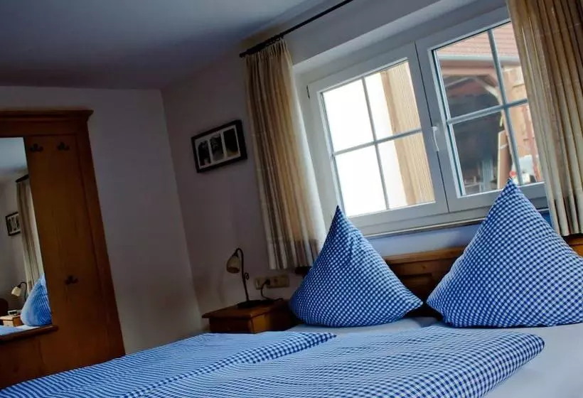 בית מלון כפרי Landhaus Zum Falken