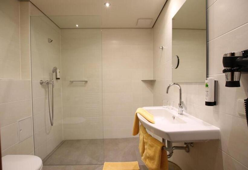 Отель Straubs Schone Aussicht