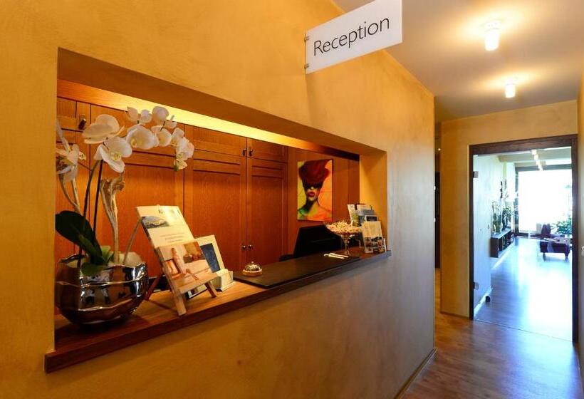 Отель Straubs Schone Aussicht