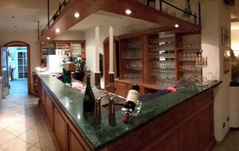 Отель Und Restaurant Grüner Hahn