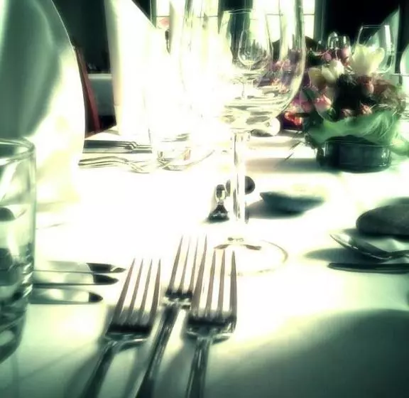 Отель Und Restaurant Grüner Hahn