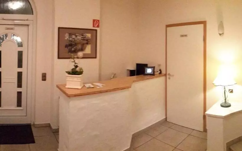 Отель Und Restaurant Grüner Hahn