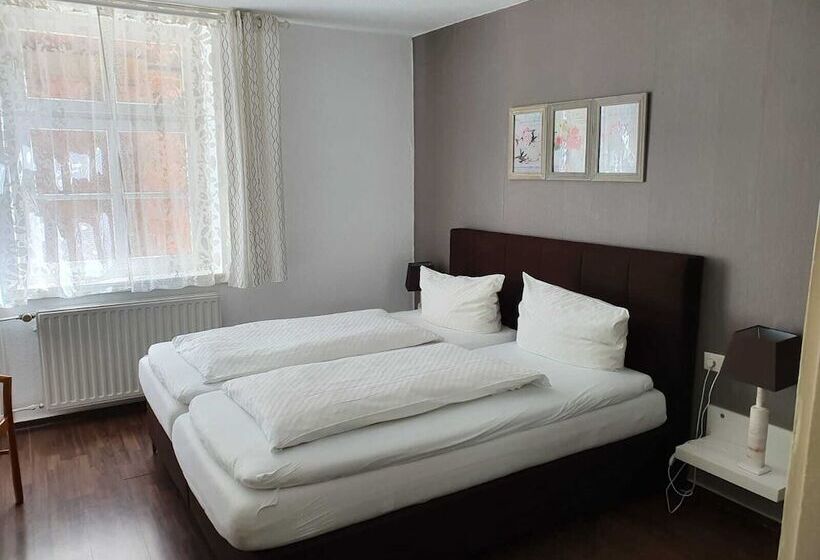 Отель Restaurant Zum Holländer Hof