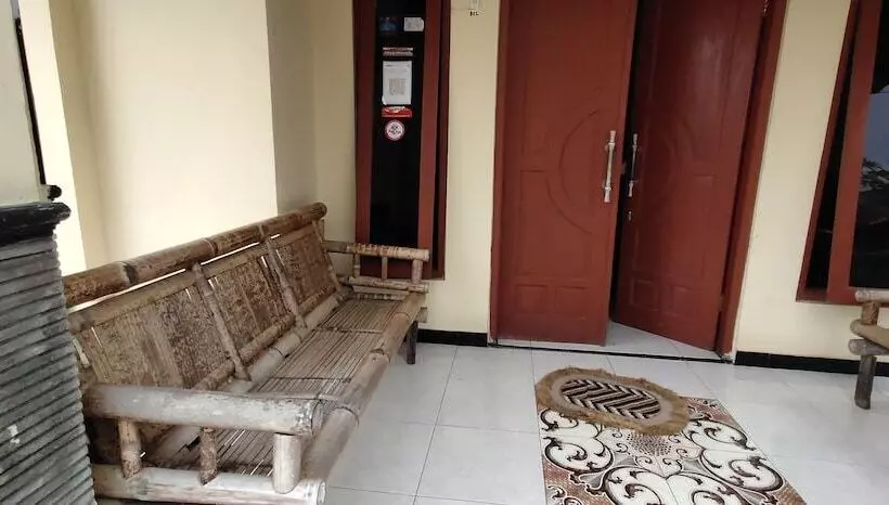 Hostel Homestay Pratiwi