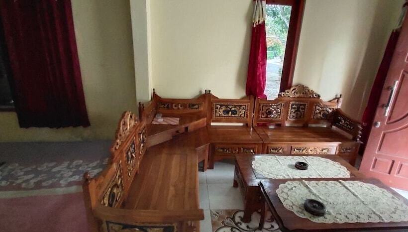 Hostel Homestay Pratiwi