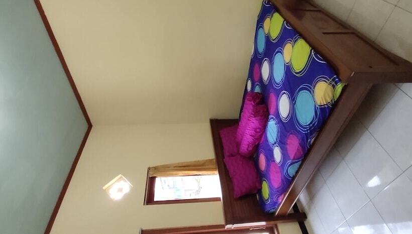 Hostel Homestay Pratiwi